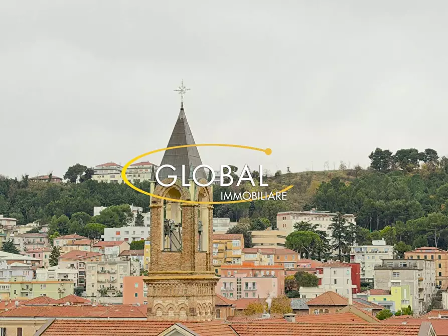 Immagine 3 di Appartamento in vendita  a Ancona