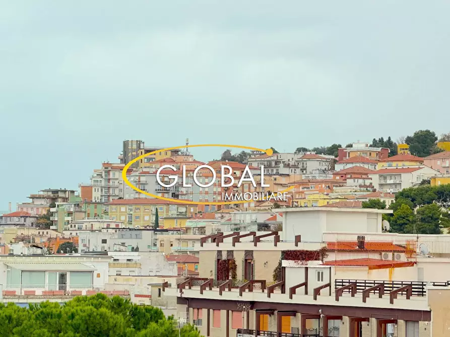 Immagine 1 di Appartamento in vendita  a Ancona