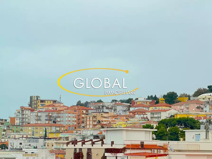 Immagine 2 di Appartamento in vendita  a Ancona