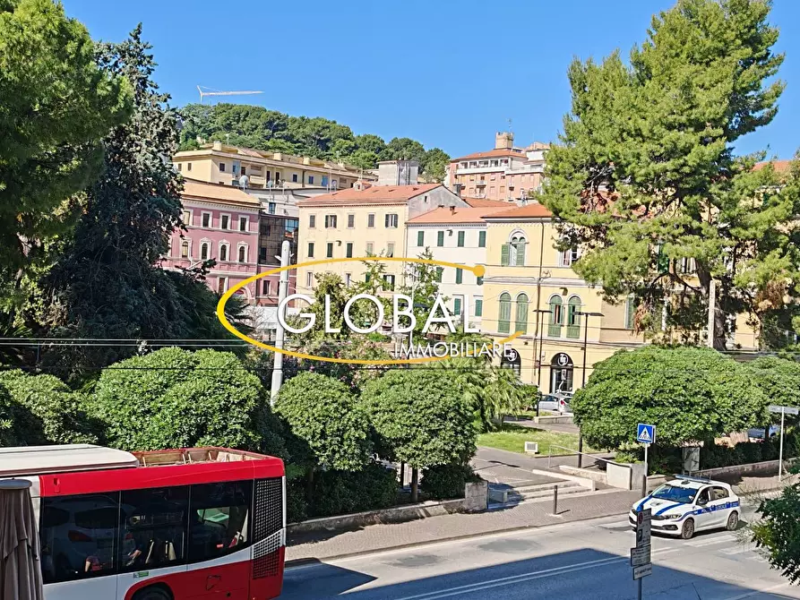 Immagine 1 di Appartamento in vendita  in Piazza Stamira a Ancona