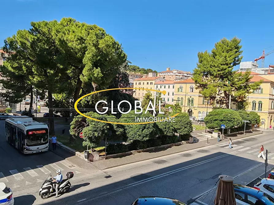 Immagine 2 di Appartamento in vendita  in Piazza Stamira a Ancona