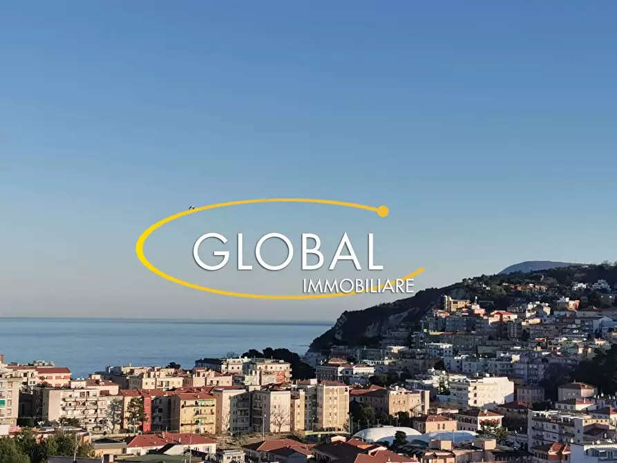 Immagine 1 di Attico in vendita  a Ancona