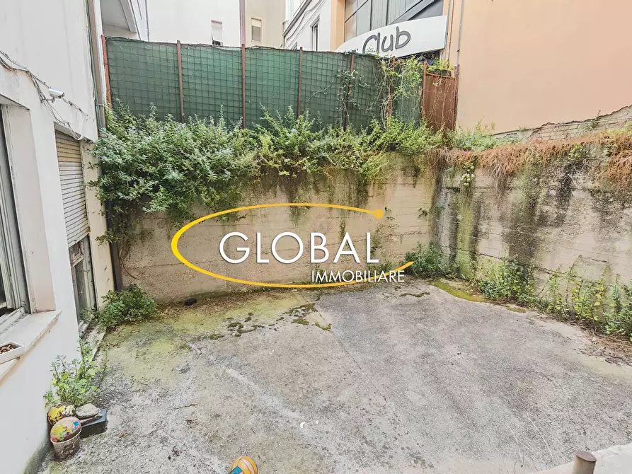 Immagine 13 di Ufficio in vendita  in Via Valle Miano a Ancona