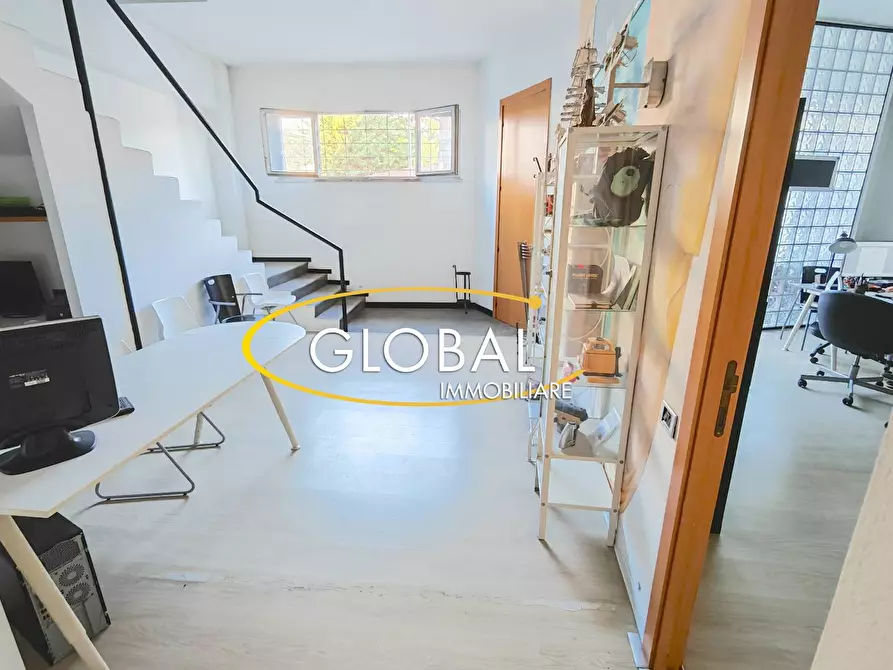 Immagine 7 di Ufficio in vendita  in Via Valle Miano a Ancona