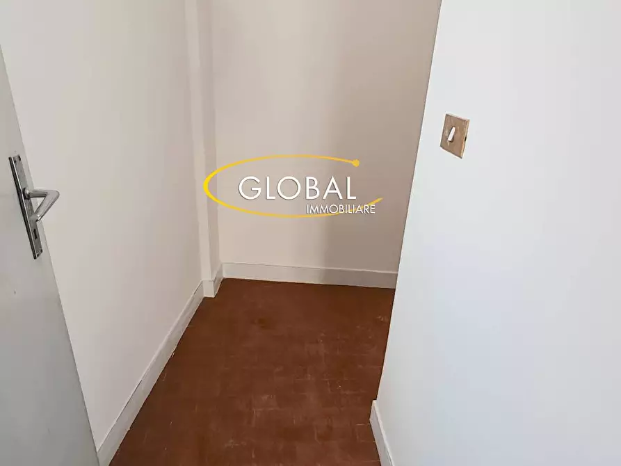 Immagine 15 di Ufficio in vendita  in Via Valle Miano a Ancona