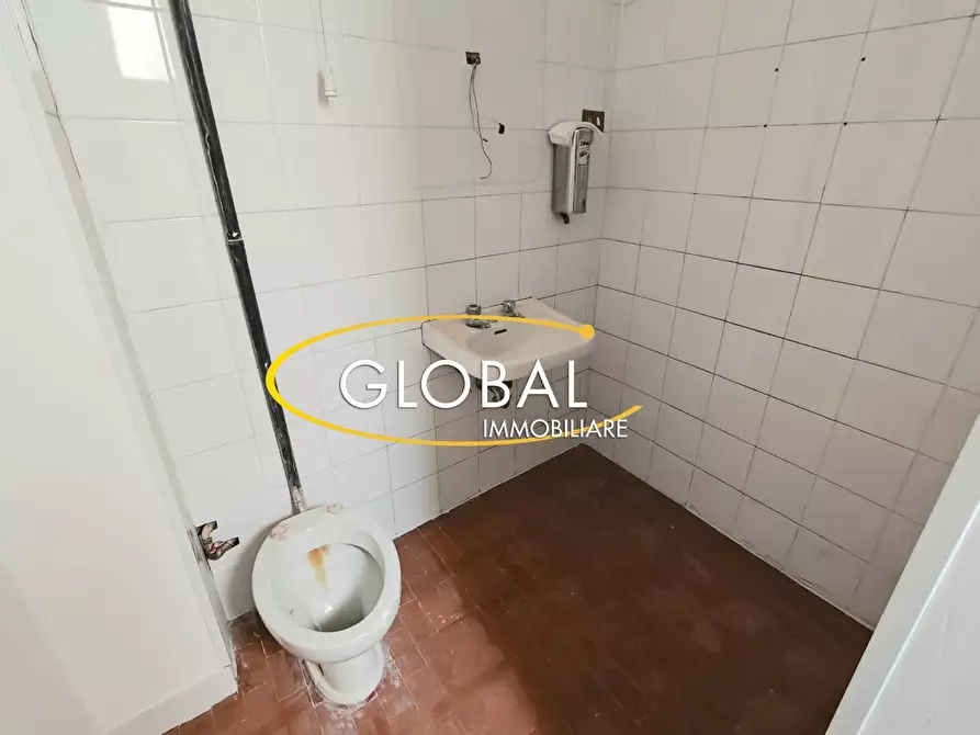 Immagine 17 di Ufficio in vendita  in Via Valle Miano a Ancona