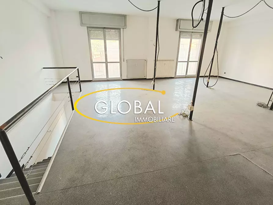 Immagine 11 di Ufficio in vendita  in Via Valle Miano a Ancona