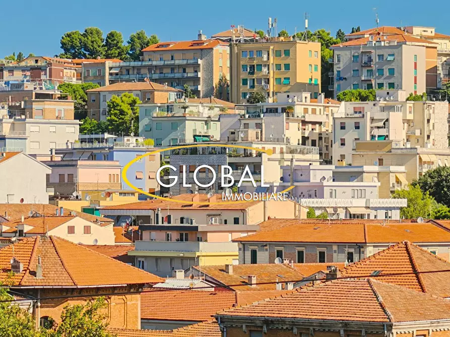 Immagine 1 di Appartamento in vendita  a Ancona