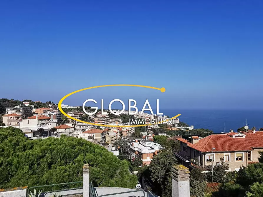 Immagine 1 di Attico in vendita  a Ancona