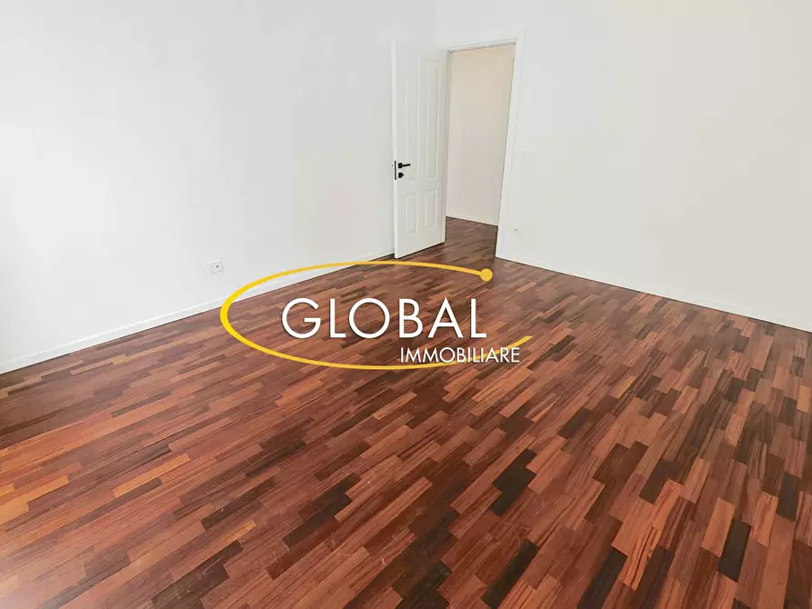 Immagine 3 di Appartamento in vendita  in Corso Giuseppe Garibaldi a Ancona