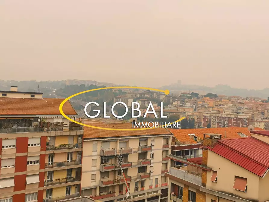 Immagine 4 di Appartamento in vendita  in Via Tiziano a Ancona