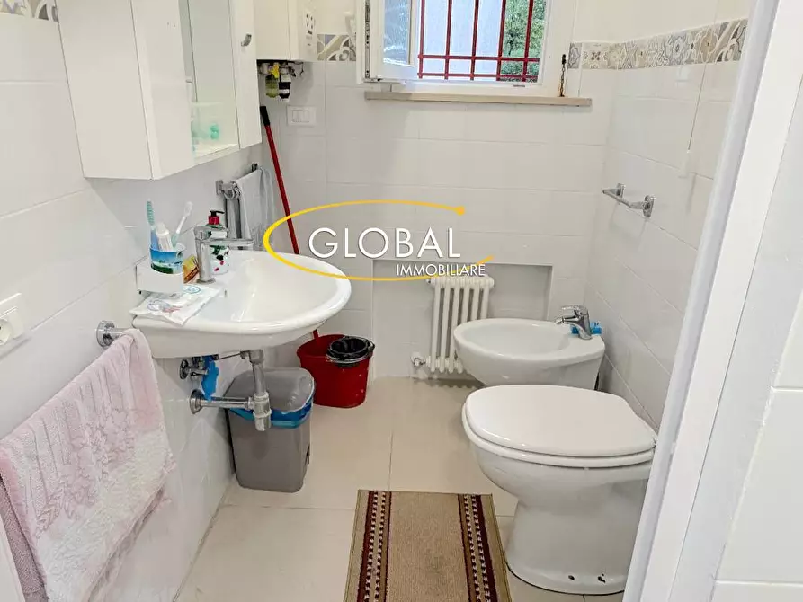 Immagine 16 di Appartamento in vendita  a Ancona