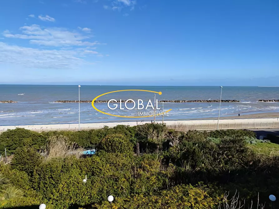 Immagine 4 di Villa in vendita  a Ancona