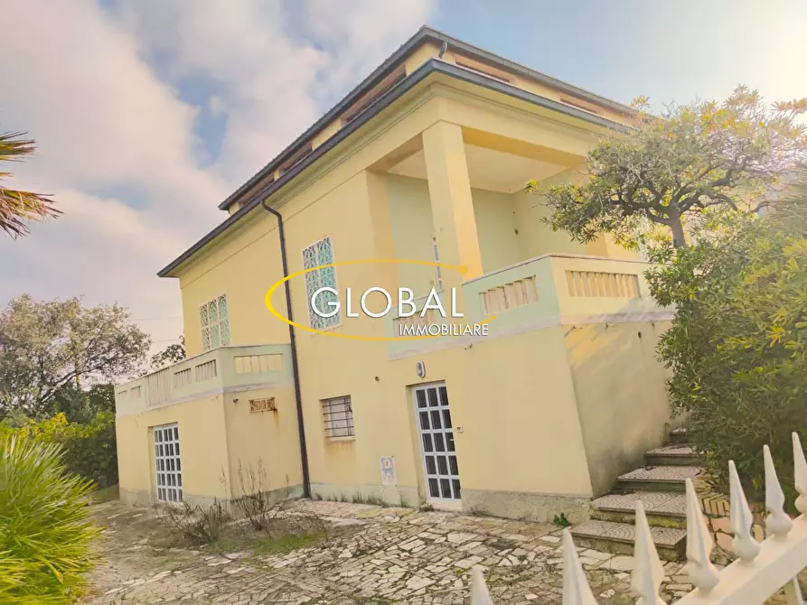 Immagine 9 di Villa in vendita  a Ancona