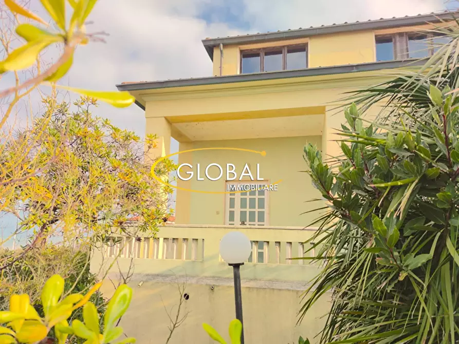 Immagine 11 di Villa in vendita  a Ancona