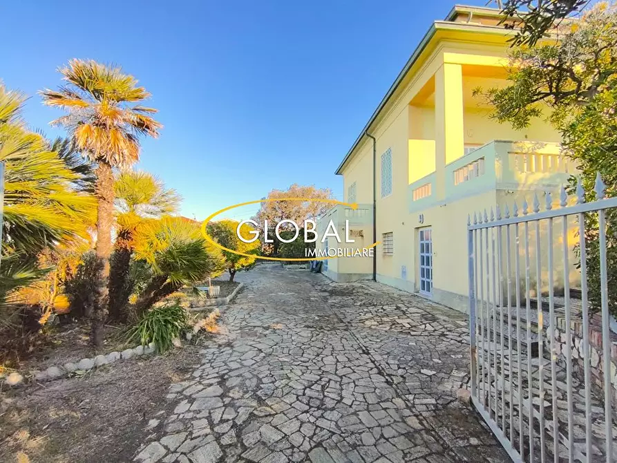 Immagine 10 di Villa in vendita  a Ancona