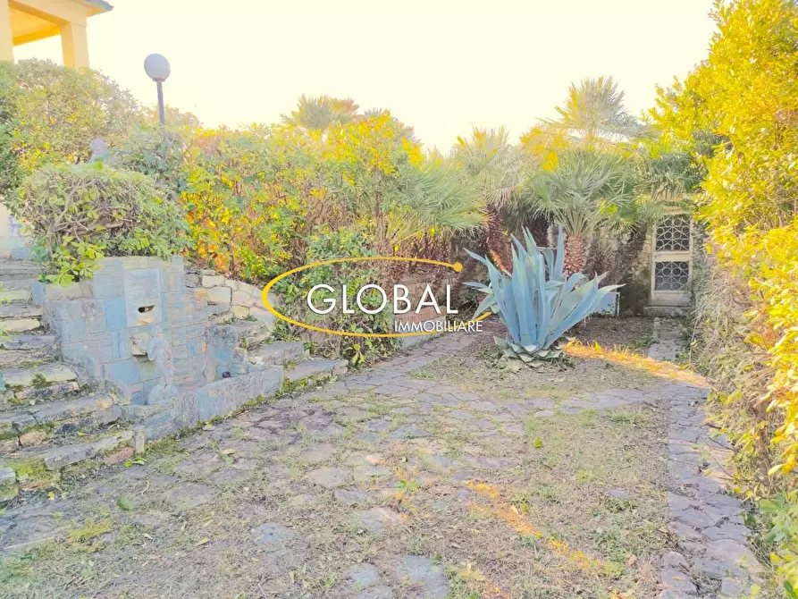 Immagine 17 di Villa in vendita  a Ancona