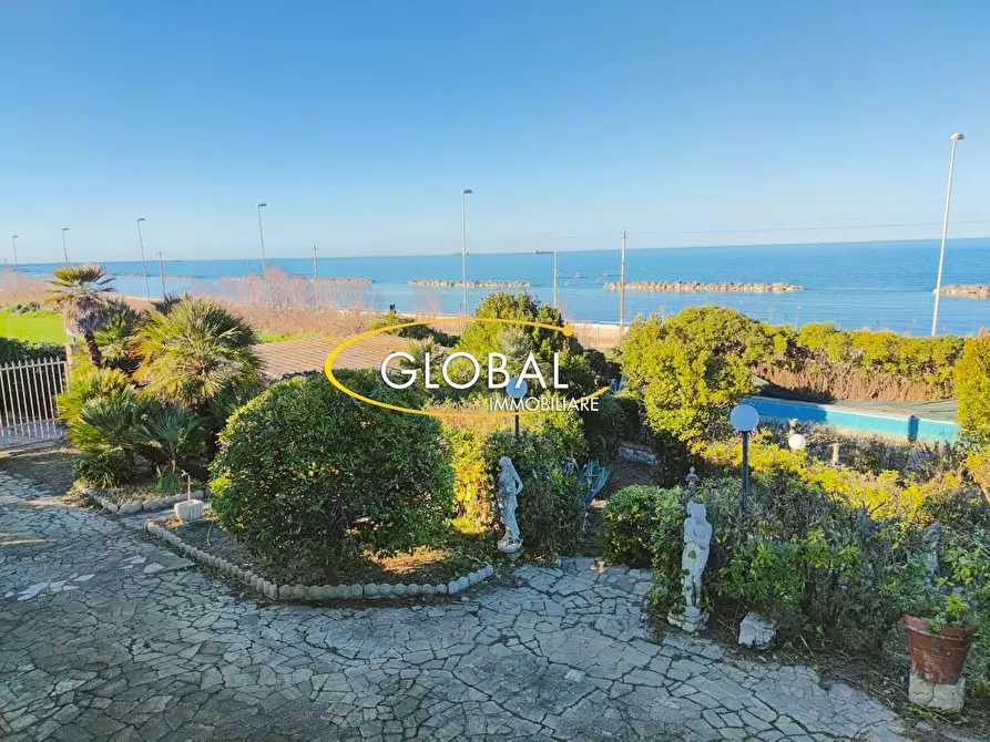 Immagine 5 di Villa in vendita  a Ancona