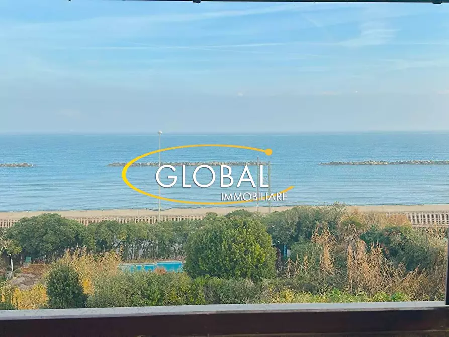 Immagine 1 di Villa in vendita  a Ancona