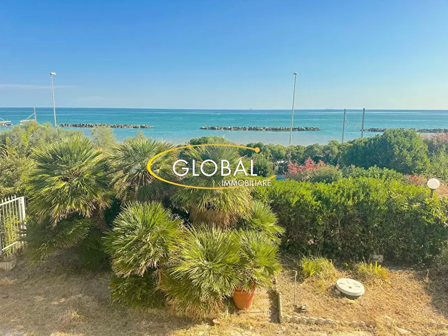 Immagine 2 di Villa in vendita  a Ancona