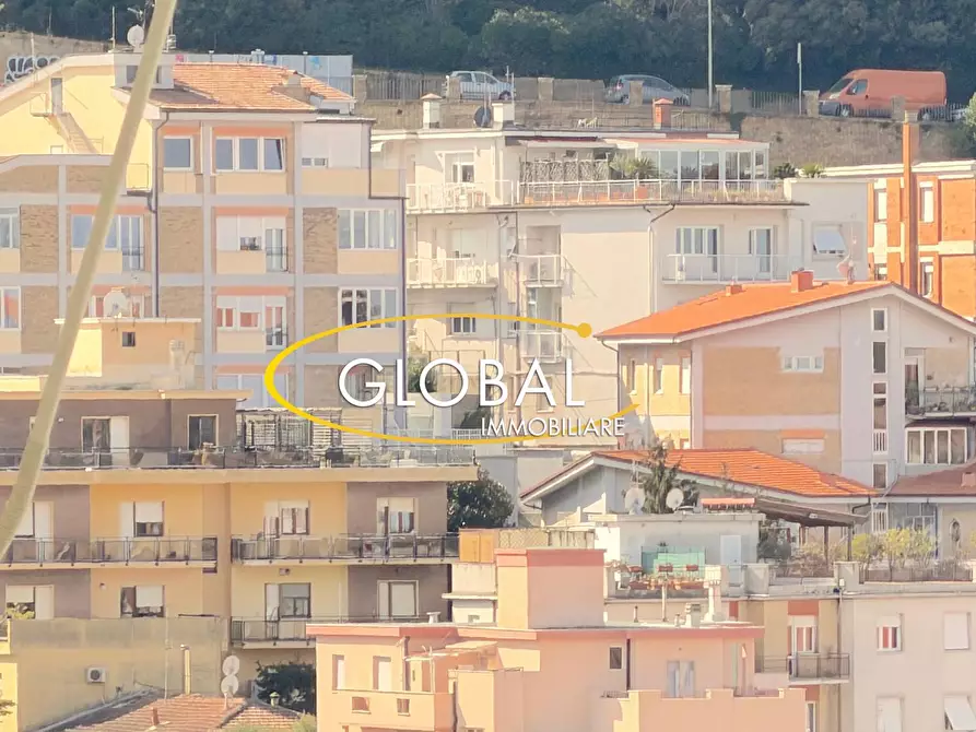 Immagine 12 di Appartamento in vendita  a Ancona