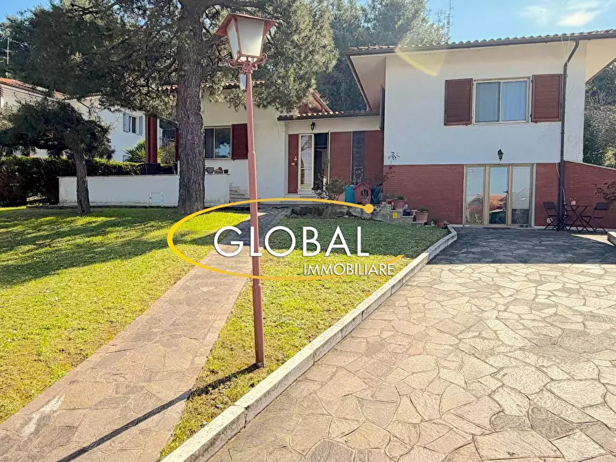Immagine 10 di Villa in vendita  in Via Del Golfo a Ancona
