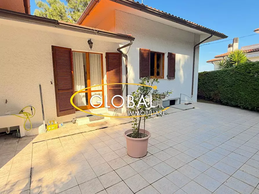 Immagine 18 di Villa in vendita  in Via Del Golfo a Ancona