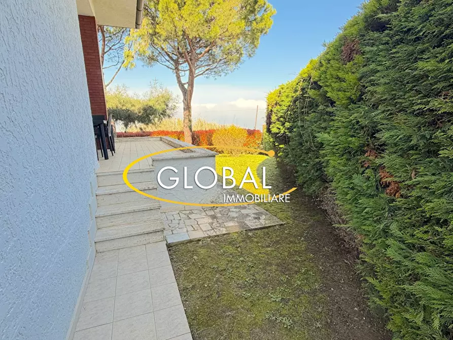 Immagine 23 di Villa in vendita  in Via Del Golfo a Ancona