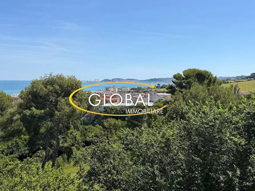 Immagine 9 di Appartamento in vendita  a Ancona