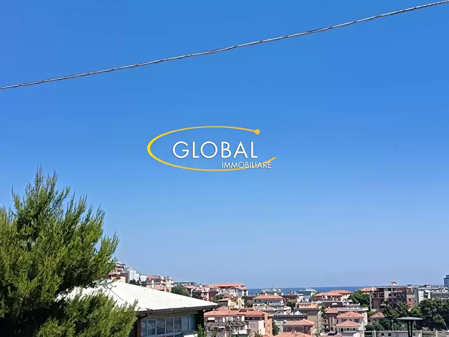 Immagine 1 di Appartamento in vendita  a Ancona