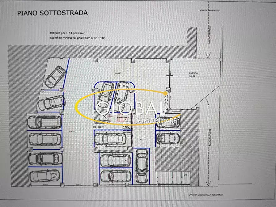 Immagine 1 di Box auto in vendita  in Via Martiri Della Resistenza a Ancona