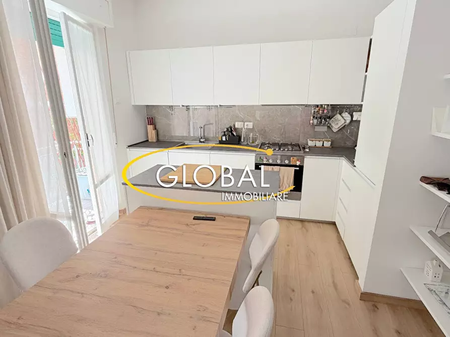 Immagine 3 di Appartamento in vendita  a Ancona