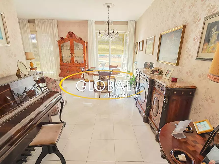 Immagine 8 di Appartamento in vendita  a Ancona