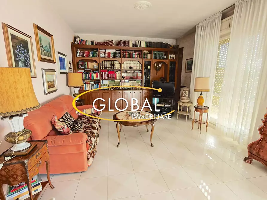 Immagine 11 di Appartamento in vendita  a Ancona