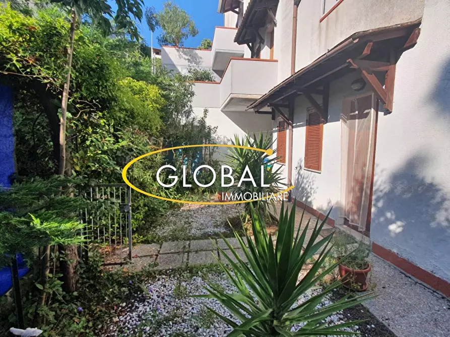 Immagine 11 di Villetta a schiera in vendita  in via Positano a Numana