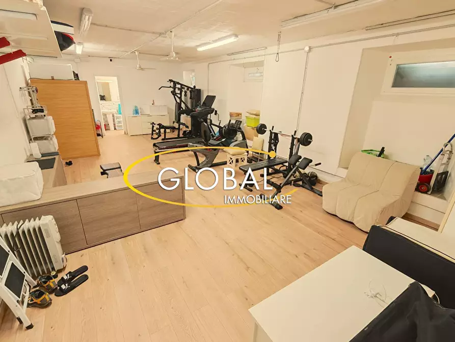 Immagine 1 di Magazzino in affitto  in Via Vito Volterra a Ancona