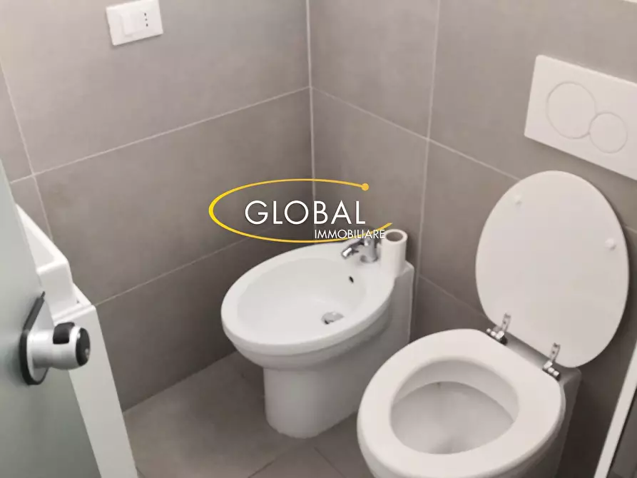 Immagine 14 di Ufficio in affitto  in Corso Stamira a Ancona