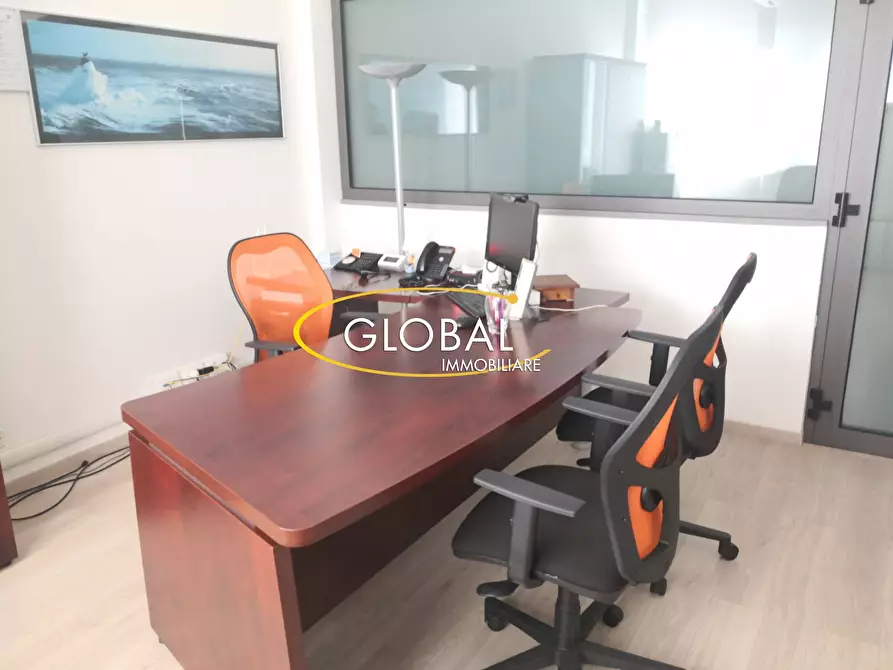 Immagine 9 di Ufficio in affitto  in Corso Stamira a Ancona