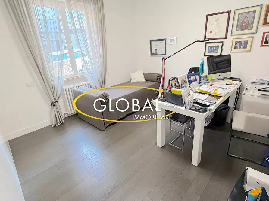 Immagine 11 di Appartamento in vendita  a Ancona