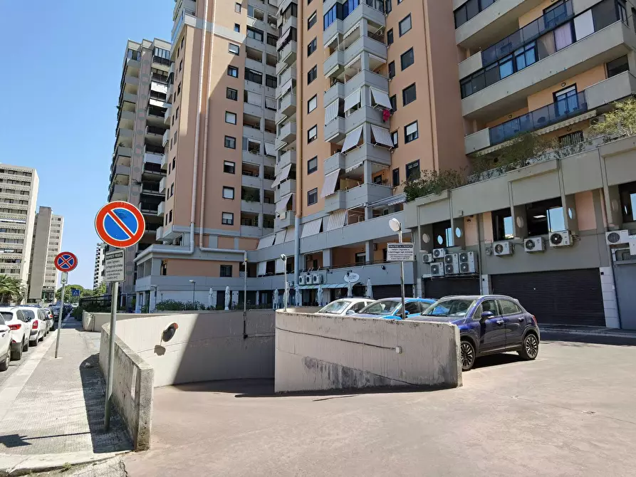 Immagine 1 di Box auto in vendita  in Via Nicola Angelini 22 a Bari