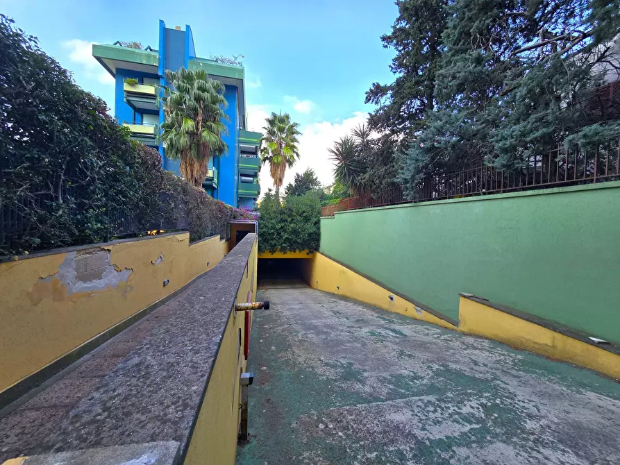 Immagine 2 di Box auto in vendita  in Stradella Barone 8/a a Bari