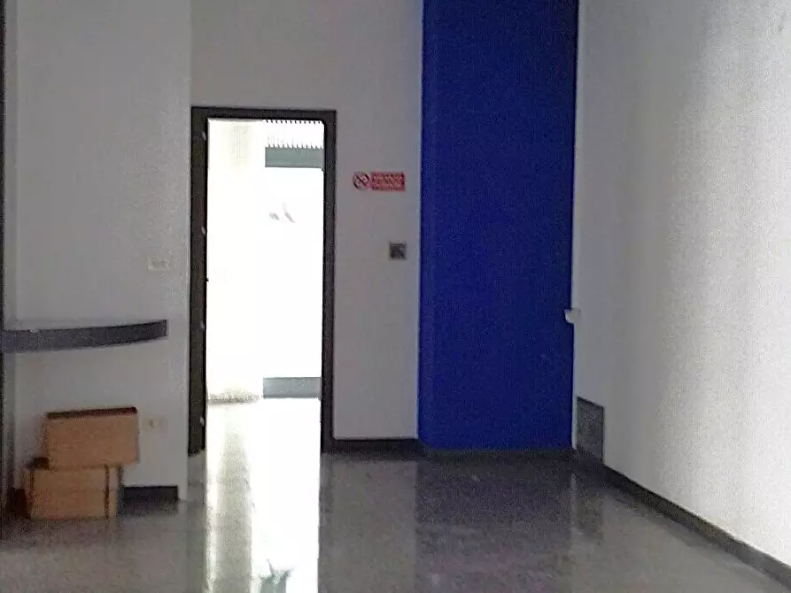 Immagine 5 di Locale commerciale in affitto  in Corso Benedetto Croce 78 a Bari