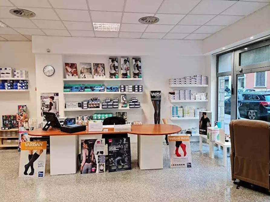 Immagine 2 di Locale commerciale in affitto  in Corso Benedetto Croce 78 a Bari