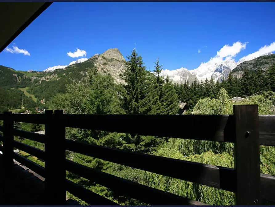 Immagine 4 di Appartamento in vendita  in Via Regionale 35 a Courmayeur