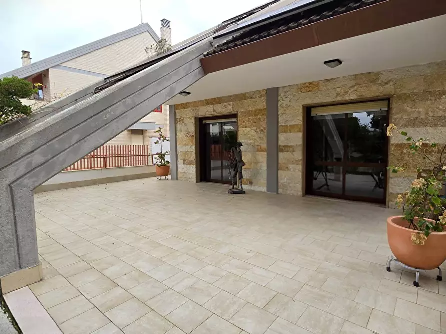 Immagine 4 di Villa in vendita  in Strada Carducci 3/b a Bari
