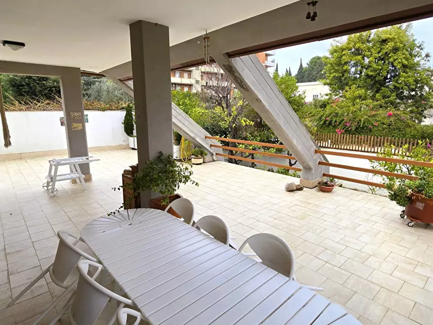 Immagine 6 di Villa in vendita  in Strada Carducci 3/b a Bari