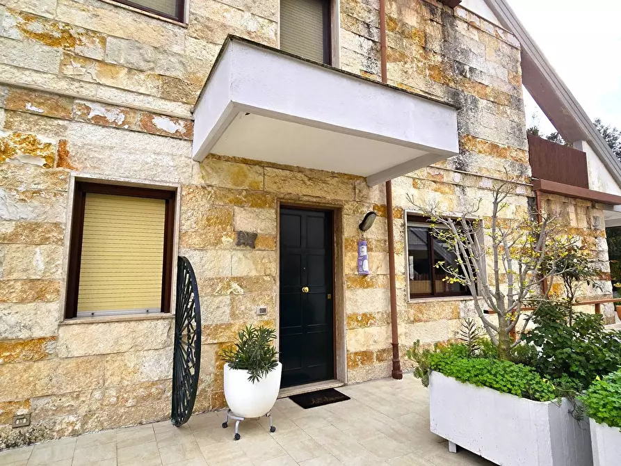 Immagine 10 di Villa in vendita  in Strada Carducci 3/b a Bari