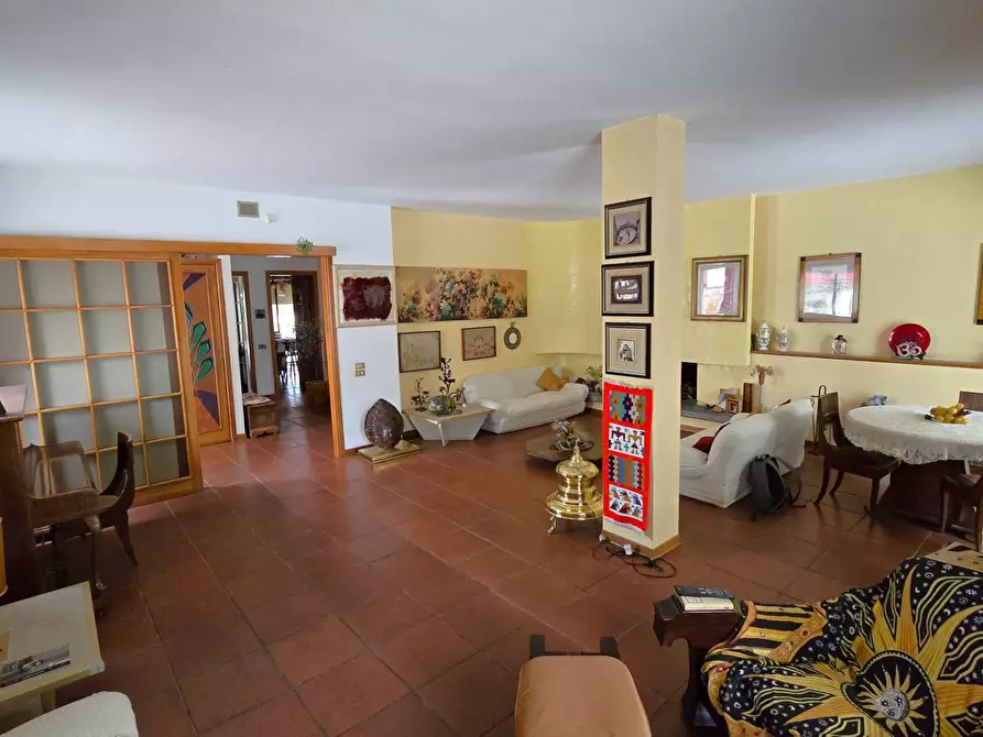 Immagine 13 di Villa in vendita  in Strada Carducci 3/b a Bari