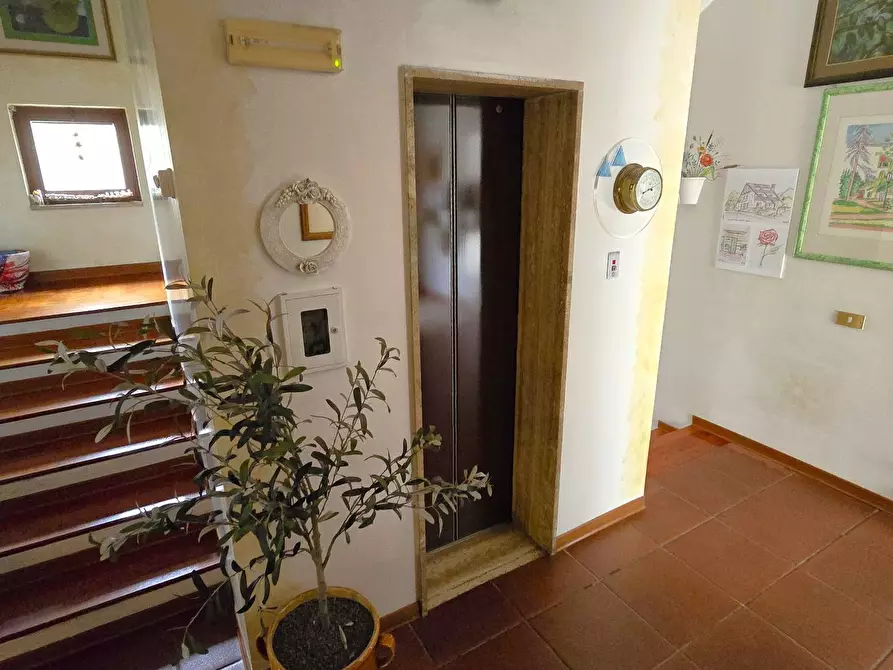 Immagine 19 di Villa in vendita  in Strada Carducci 3/b a Bari