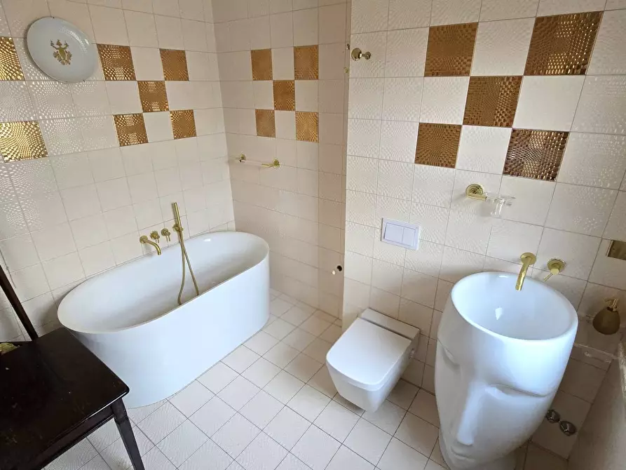 Immagine 22 di Villa in vendita  in Strada Carducci 3/b a Bari